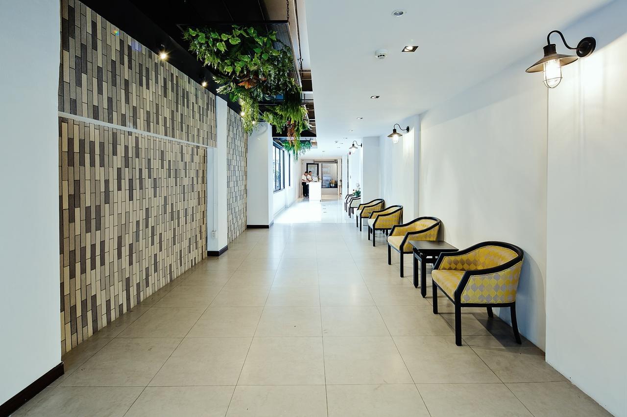Three Sukhumvit Hotel - Sha Plus Certified Bangkok Exteriör bild