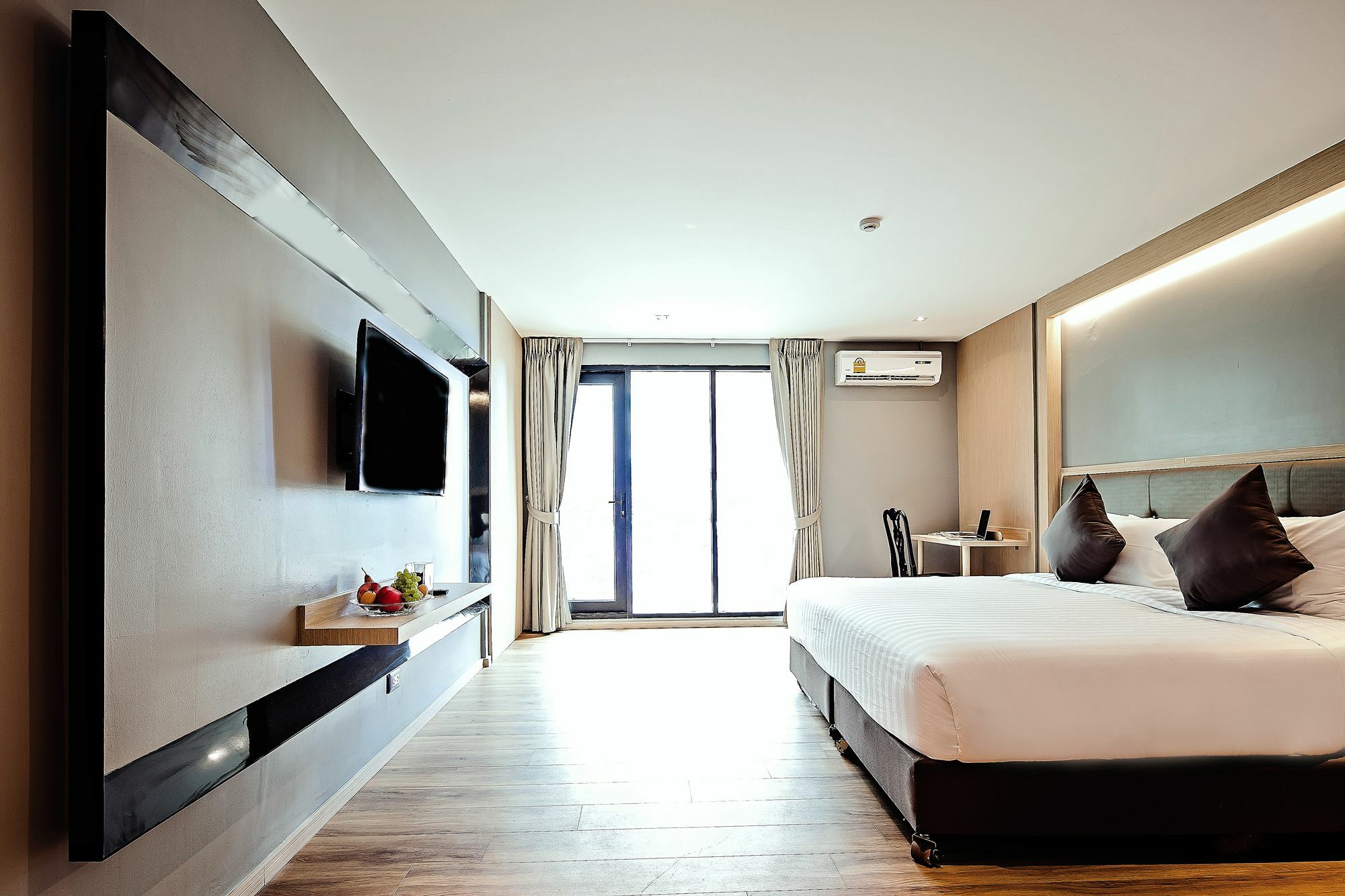 Three Sukhumvit Hotel - Sha Plus Certified Bangkok Exteriör bild