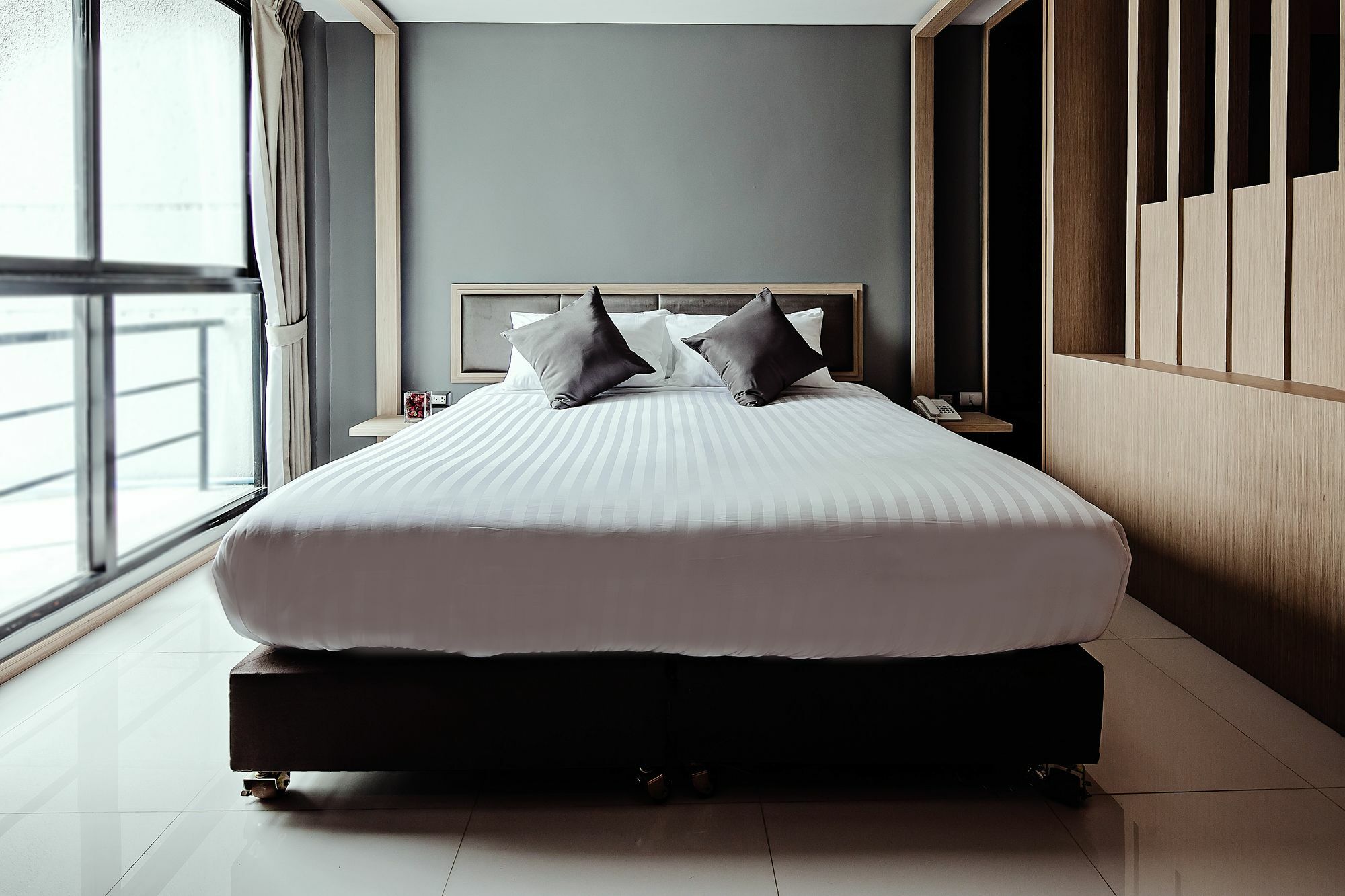 Three Sukhumvit Hotel - Sha Plus Certified Bangkok Exteriör bild